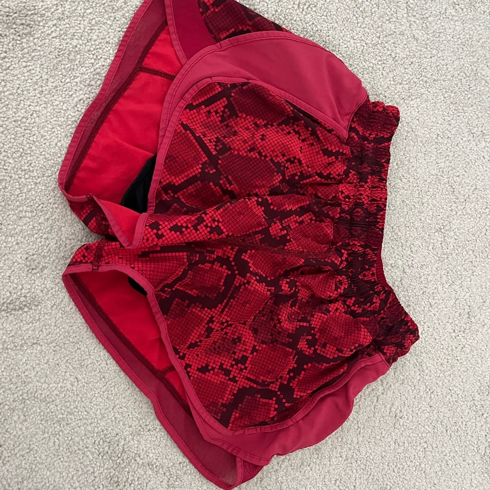 lululemon athletica Red Snake Print Women's Shorts - Picture 3 of 6